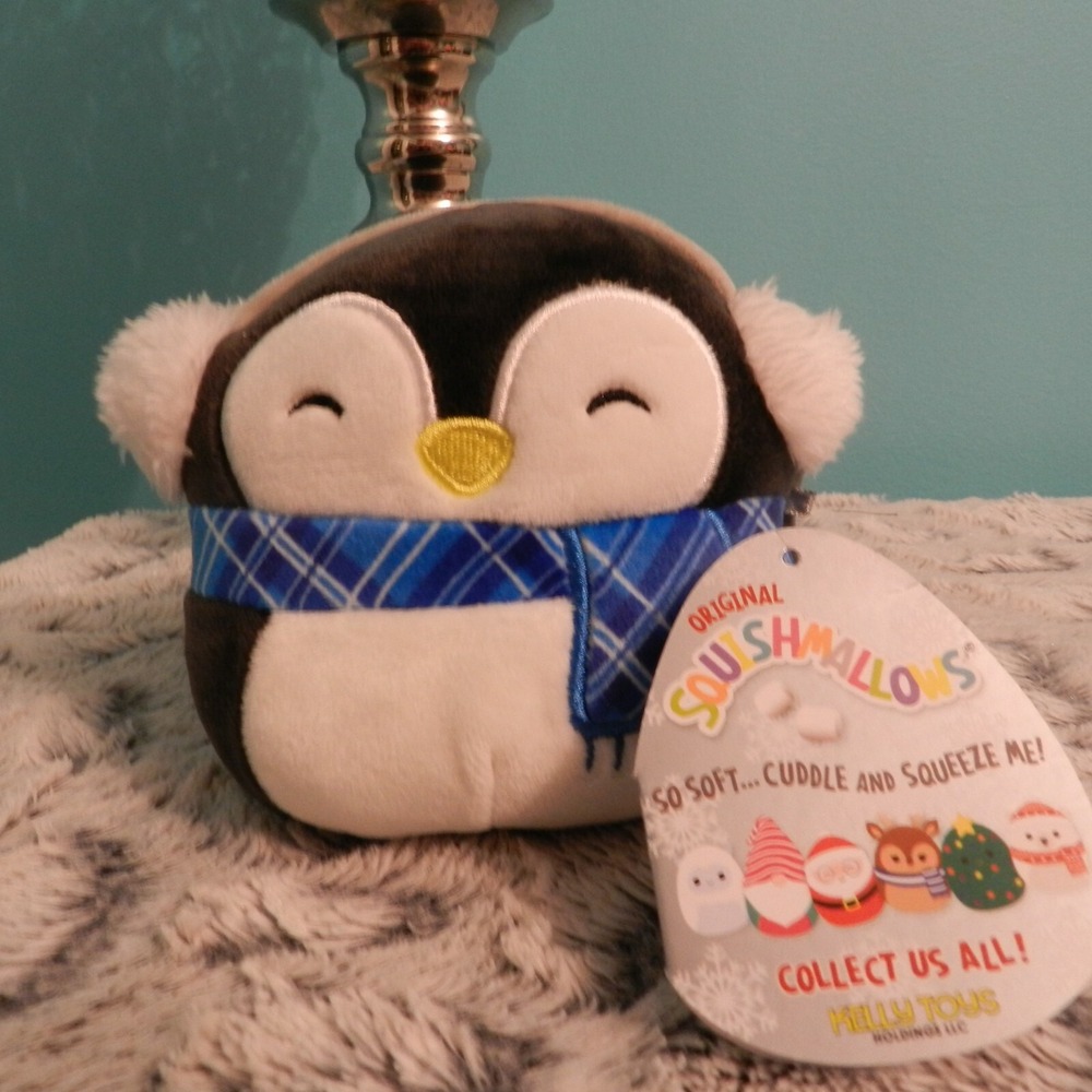 Squishmallow 4.5 Luna the Penguin Blue Scarf Christmas Plush 2020 Kellytoy